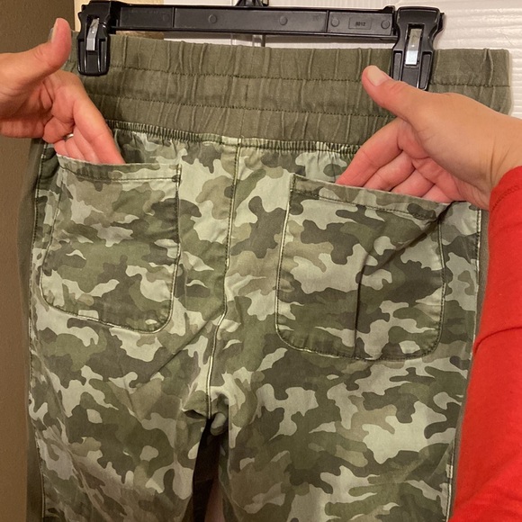 Time & true Camo Capris - Picture 5 of 6